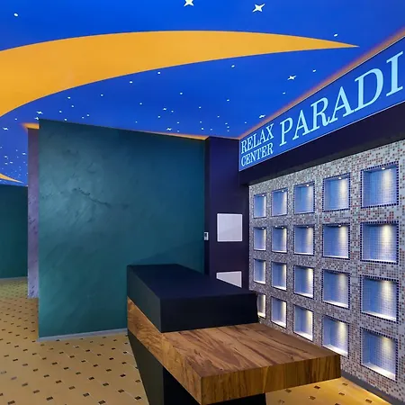Отель Paradise 5*