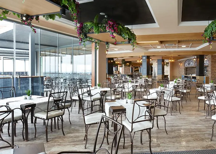 Paradise מלון 5*