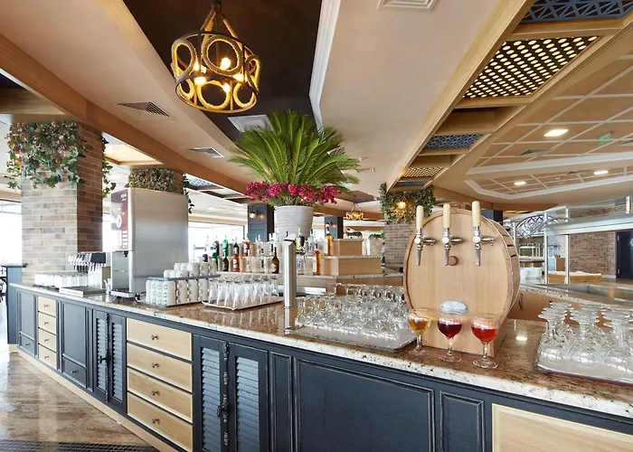 מלון Paradise 5*