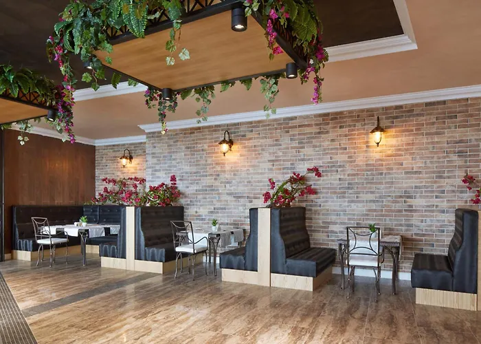 Paradise מלון 5*