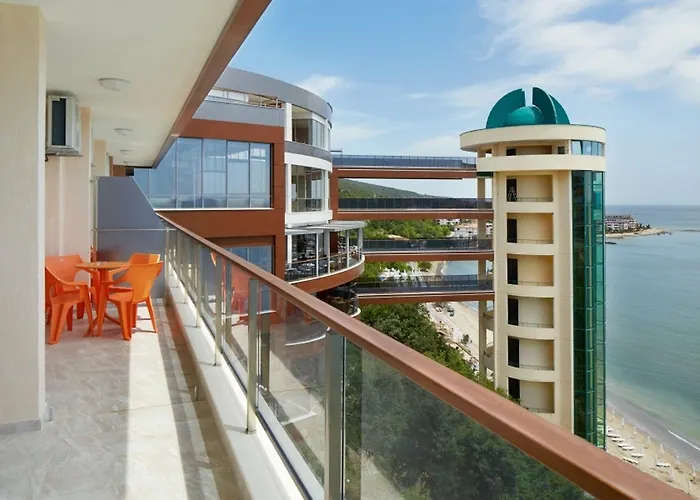 מלון Paradise 5*