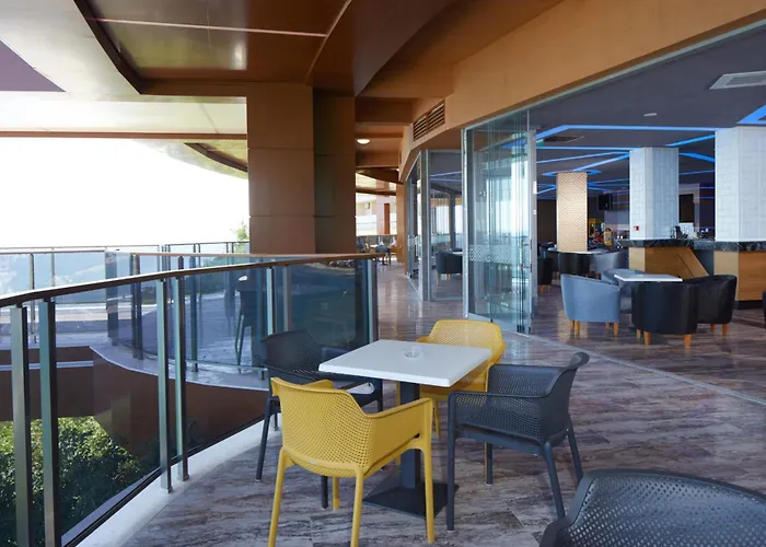 מלון Paradise 5*