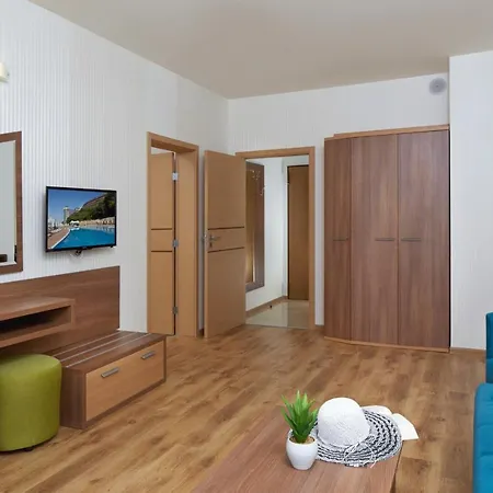 Paradise Hotel Elenite